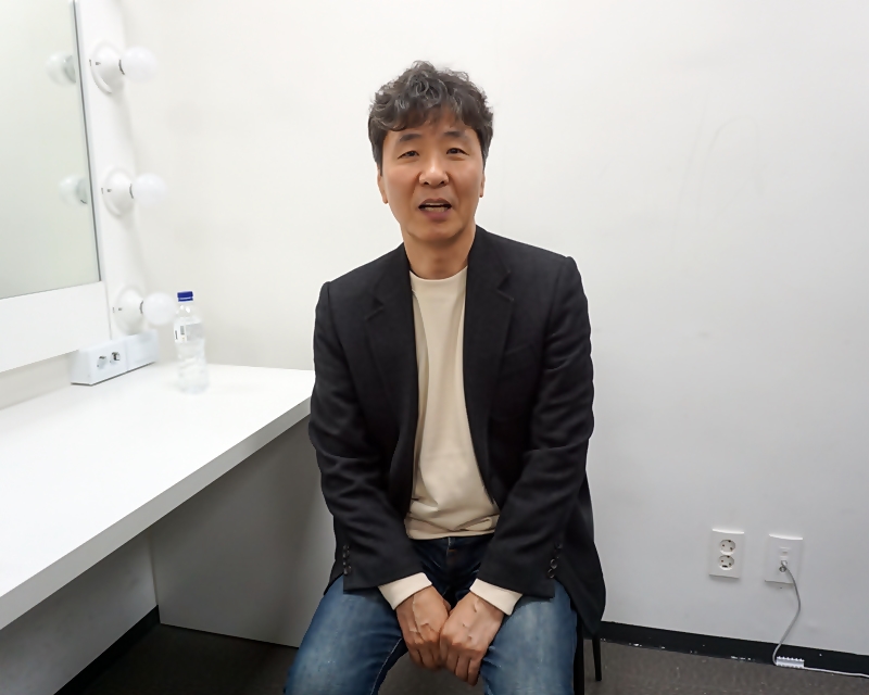 총 연출을 맡은 김병주 교수.