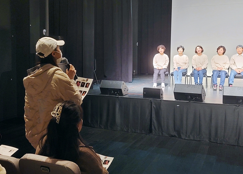 관객들과의 대화 시간도 있었다.