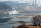 세종시 인근 금강에 설치된 세종보 (사진=저작권자(c) 연합뉴스, 무단 전재-재배포 금지)