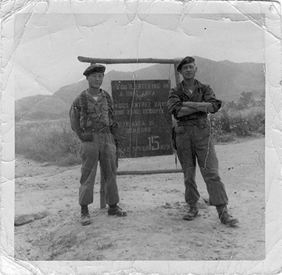 레옹 보스케 참전용사가 6·25전쟁에 참전했던 시기 한국인 전우와 촬영한 기념 사진. (사진=나라사랑신문)