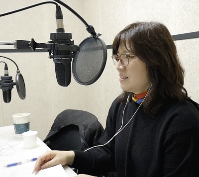 장미란 문체부 차관이 KTV 특집 다큐의 내레이션을 녹음하는 모습.(사진=문화체육관광부)