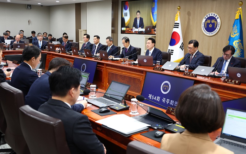 윤석열 대통령이 19일 서울 용산 대통령실 청사에서 열린 국무회의에서 발언하고 있다.(사진=저작권자(c) 연합뉴스, 무단 전재-재배포 금지)