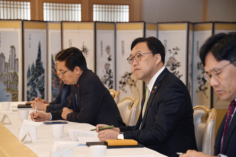 김병환 기획재정부 차관이 21일 오전 서울 종로구 정부서울청사에서 열린 ‘해안물류 관계차관회의’를 주재하고 있다. (사진=기획재정부)