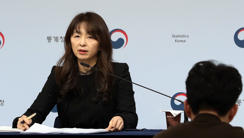 서운주 통계청 사회통계국장이 10일 오전 세종시 정부세종청사에서 2023년 12월 및 연간 고용동향을 발표하고 있다. (ⓒ뉴스1, 무단 전재-재배포 금지)