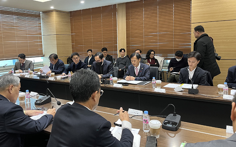 해양수산부는 지난 11일 서울 한국해운빌딩에서 송명달 해수부 차관 주재로 홍해해협 통항 중단 수출입물류 비상대응반 첫 회의를 개최했다. (사진=해양수산부)