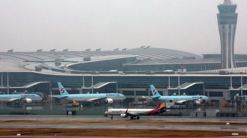 14일 오후 인천국제공항 계류장에 세워진 국적 항공기.(ⓒ뉴스1, 무단 전재-재배포 금지)