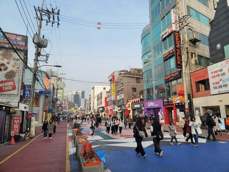 활기찬 홍대 속 개성있는 K-뷰티 문화를 체험할 명소가 되길 기대한다.