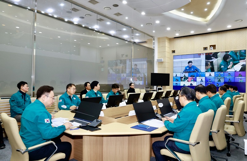 조규홍 보건복지부 장관이 7일 오후 서울시청에서 4개 관계부처, 17개 시·도 관계자 등이 참석한 가운데 열린 ‘의사 집단행동 중앙사고수습본부’ 회의를 주재하고 있다.(ⓒ뉴스1, 무단 전재-재배포 금지)
