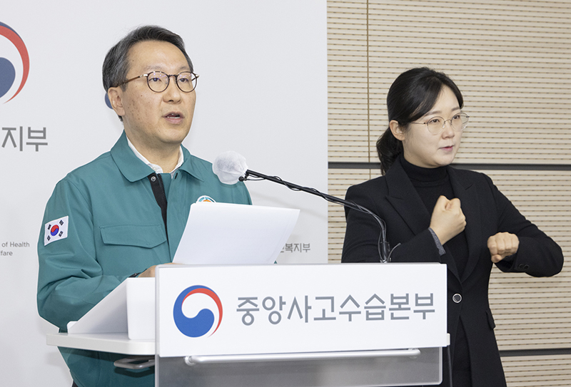 박민수 보건복지부 2차관이 13일 오전 정부세종청사에서 의사 집단행동 중앙사고수습본부 정례 브리핑을 하고 있다. (사진=보건복지부)
