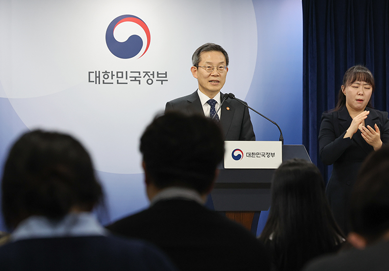 이종호 과학기술정보통신부는 장관이 13일 서울 종로구 정부서울청사에서 2024년 주요업무 추진계획을 발표하고 있다. (ⓒ뉴스1, 무단 전재-재배포 금지)