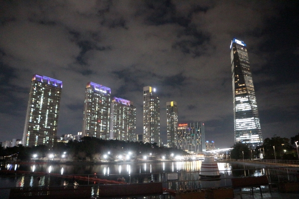 야간관광 특화도시로 선정되며 많은 관광객들이 방문하고 있는 인천광역시 송도의 전경.