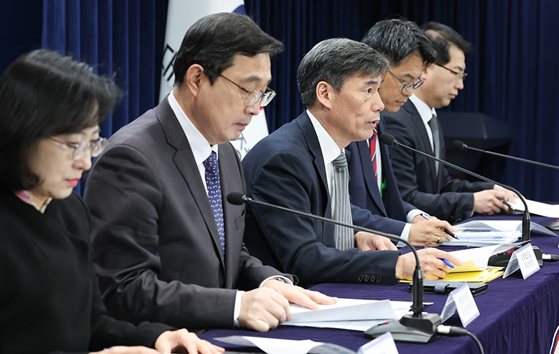박구연 국무조정실 국무 1차장이 지난 13일 정부서울청사에서 일본 후쿠시마 원전 오염수 방류 관련 일일 브리핑을 하고 있다. (ⓒ뉴스1, 무단 전재-재배포 금지)