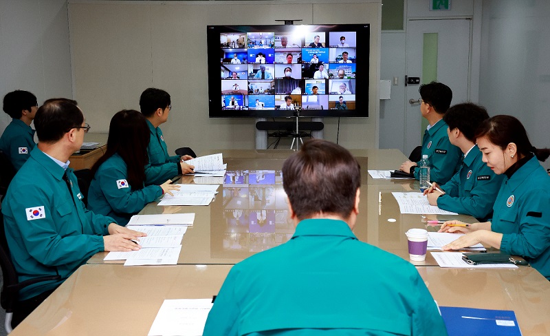 조규홍 보건복지부 장관이 21일 오전 서울에서 공공의료기관 비상진료체계 점검 간담회를 하고 있다. (보건복지부 제공)