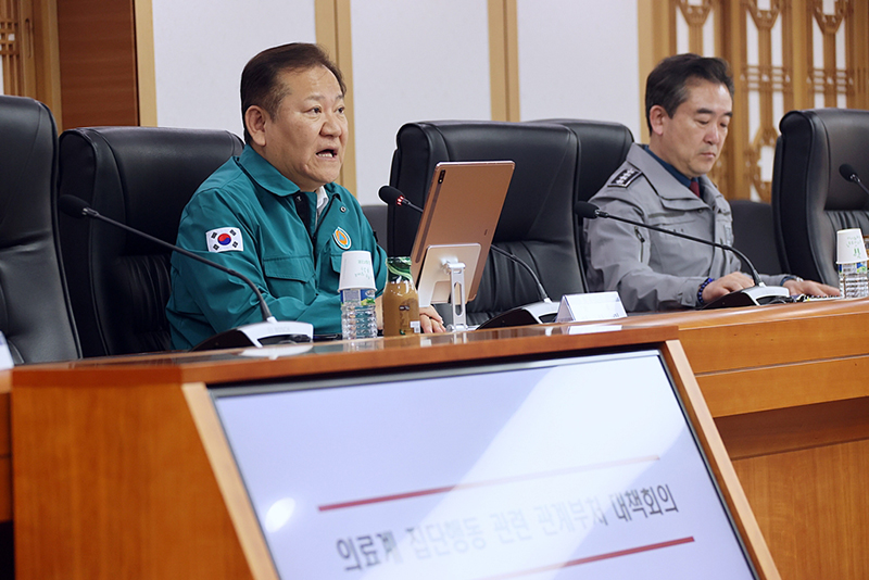 이상민 행정안전부 장관이 지난 21일 오후 서울시 세종대로 정부서울청사에서 의료계 집단행동 관련 관계부처 대책회의에서 모두발언을 하고 있다. (사진=행정안전부)