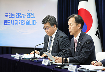 송명달 해양수산부 차관이 지난달 22일 정부서울청사에서 후쿠시마 오염수 방류 관련 일일 브리핑 및 향후계획을 발표하고 있다. (ⓒ뉴스1, 무단 전재-재배포 금지)