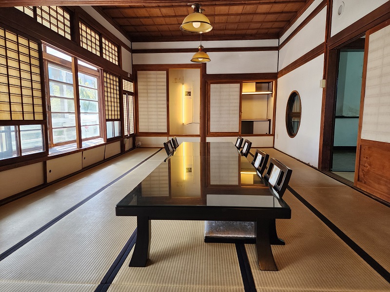 1930년대 일본 주택 양식을 느낄 수 있는 도지사공관 2층 객실.