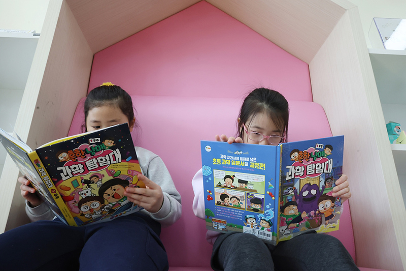 지난 1월 24일 경기 화성 송린초등학교에서 학생들이 방학 중 오후 돌봄프로그램에 참여해 책 읽기 활동을 하고 있다. (ⓒ문화체육관광부 국민소통실, 무단 전재-재배포 금지)