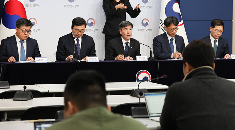 박구연 국무조정실 국무 1차장이 지난 15일 서울 종로구 정부서울청사 별관에서 후쿠시마 오염수 방류 관련 일일 브리핑을 하고 있다. (ⓒ뉴스1, 무단 전재-재배포 금지)