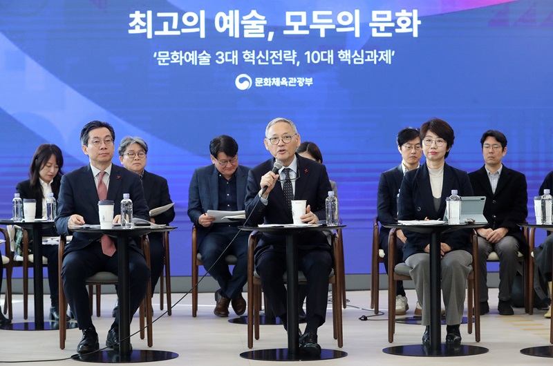 유인촌 문화체육관광부 장관이 지난해 12월 28일 서울 서대문구 모두예술극장에서 ‘문화예술 3대 혁신전략, 10대 핵심과제’를 발표하고 있다.(뉴스1, 무단 전재-재배포 금지)