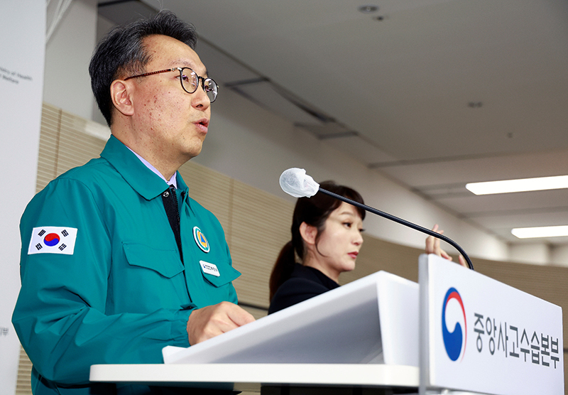 박민수 보건복지부 제2차관이 18일 정부세종청사에서 ‘의사 집단행동 중앙재난안전대책본부 회의’ 정례 브리핑을 하고 있다. (사진=보건복지부)