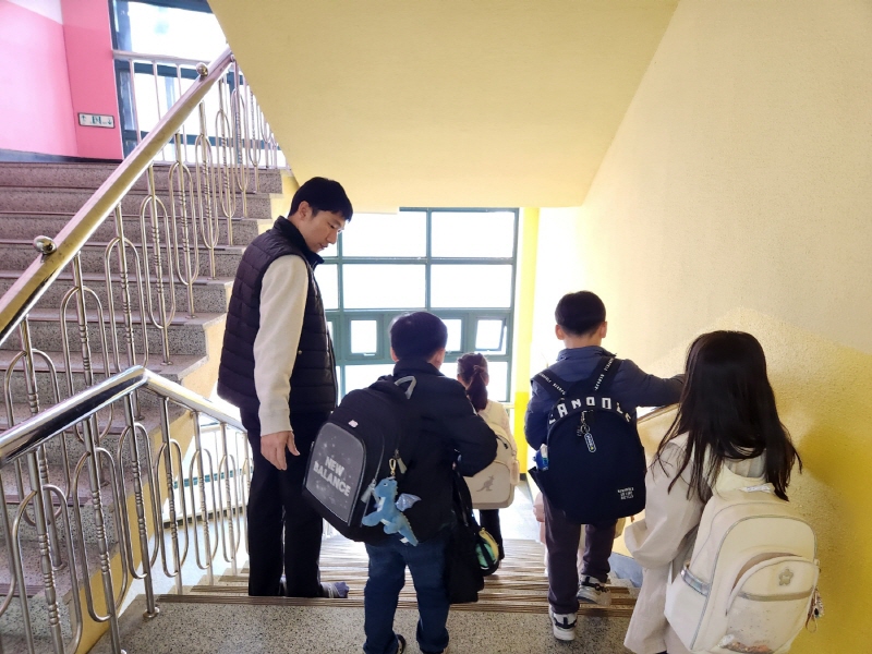 서울아현초등학교는 초등학교 1학년을 대상으로 늘봄학교를 운영 중이다.