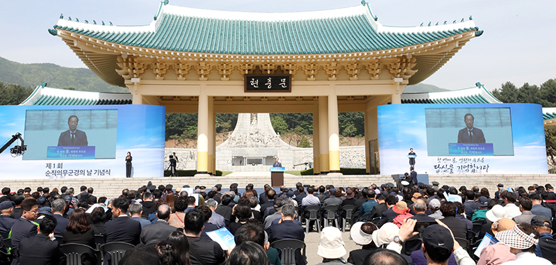 한덕수 국무총리가 26일 국립대전현충원에서 열린 순직의무군경의날 기념식에 참석해 기념사를 하고 있다. (ⓒ뉴스1, 무단 전재-재배포 금지)