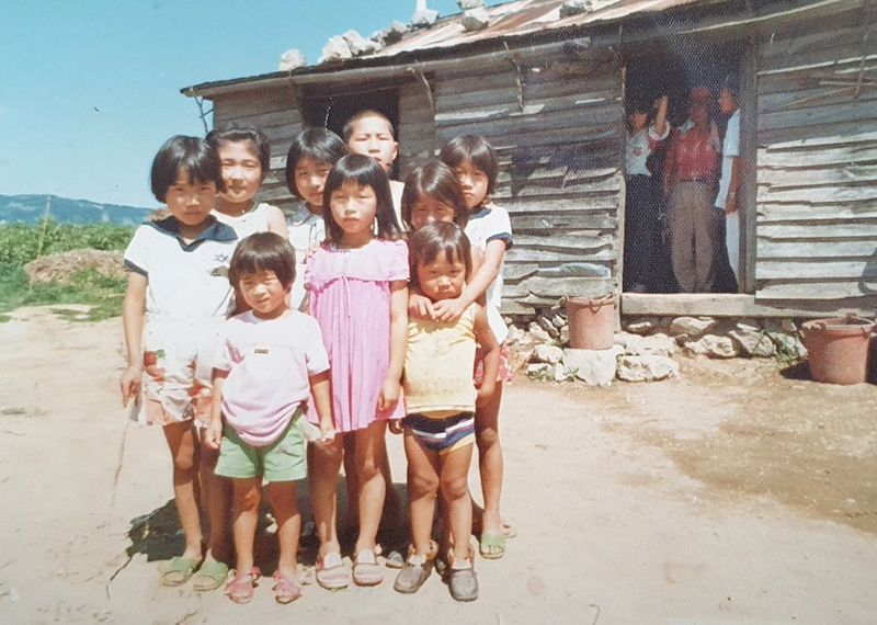 1970년대 죽도 아이들. (사진=김유곤 씨 제공)