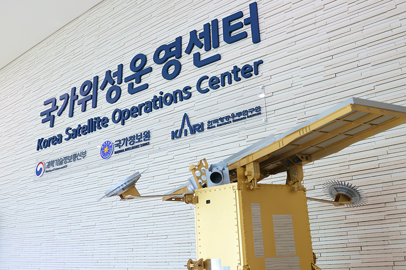 제주시 구좌읍에 있는 국가위성운영센터 내부 모습. 과학기술정보통신부와 국가정보원이 공동으로 구축한 국가위성운영센터는 국가 저궤도 인공위성을 운영하고 있다. (ⓒ뉴스1, 무단 전재-재배포 금지)
