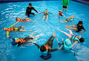 어린이 ‘생존수영’ 실습 중심으로…“방학 전 안전교육 필수”