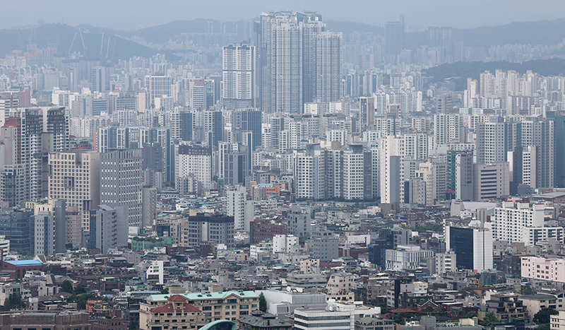 서울 남산에서 바라본 도심에 아파트 단지와 주택가가 보이고 있다.  (ⓒ뉴스1, 무단 전재-재배포 금지)