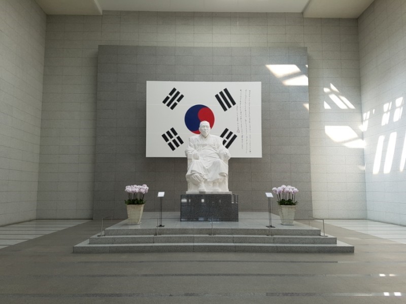 백범기념관 내부의 백범 좌상