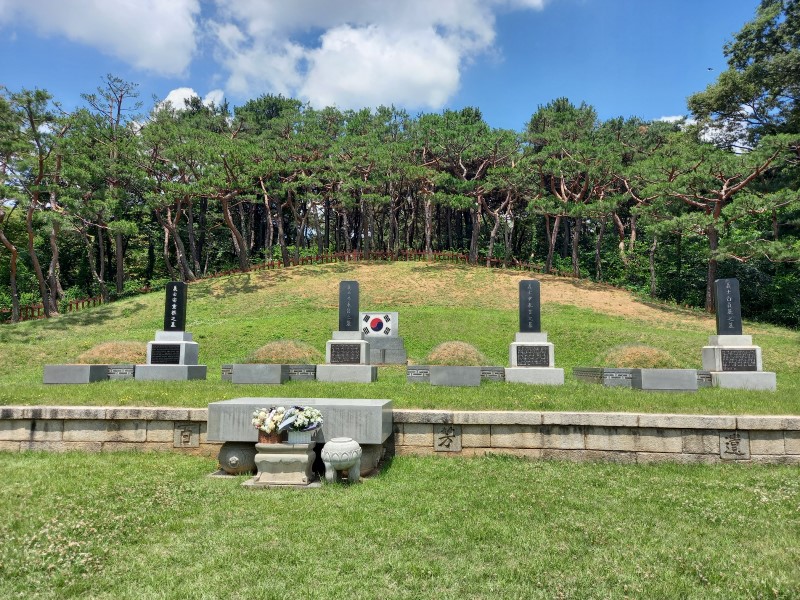 삼의사 묘역