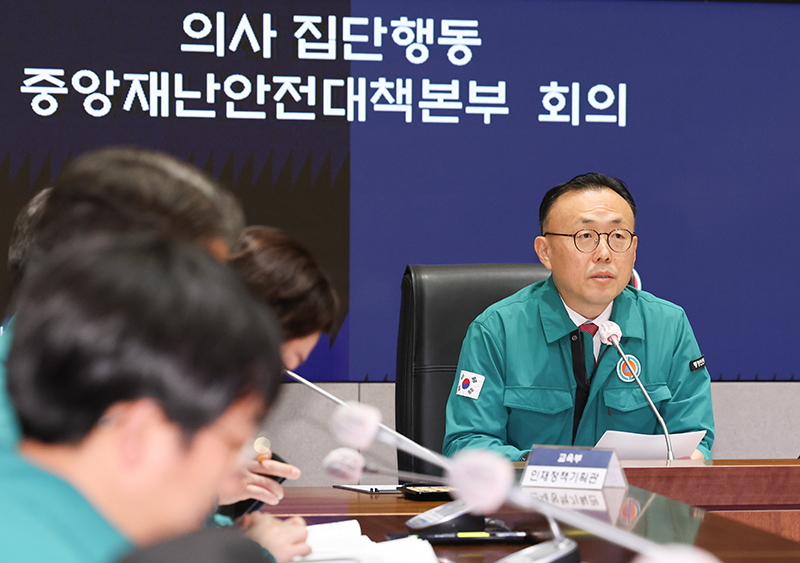 이한경 행정안전부 재난안전관리본부장이 20일 서울 종로구 정부서울청사에서 의사 집단행동 중앙재난안전대책본부 회의에서 모두발언을 하고 있다. (ⓒ뉴스1, 무단 전재-재배포 금지)