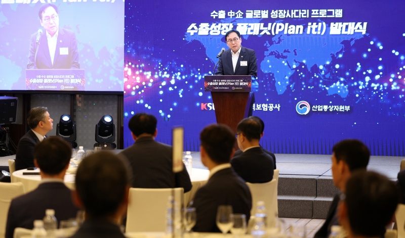 정인교 산업통상자원부 통상교섭본부장이 8일 서울 중구 웨스틴조선호텔에서 열린 수출 성장 플래닛 발대식에서 축사하고 있다.(ⓒ뉴스1, 무단 전재-재배포 금지)