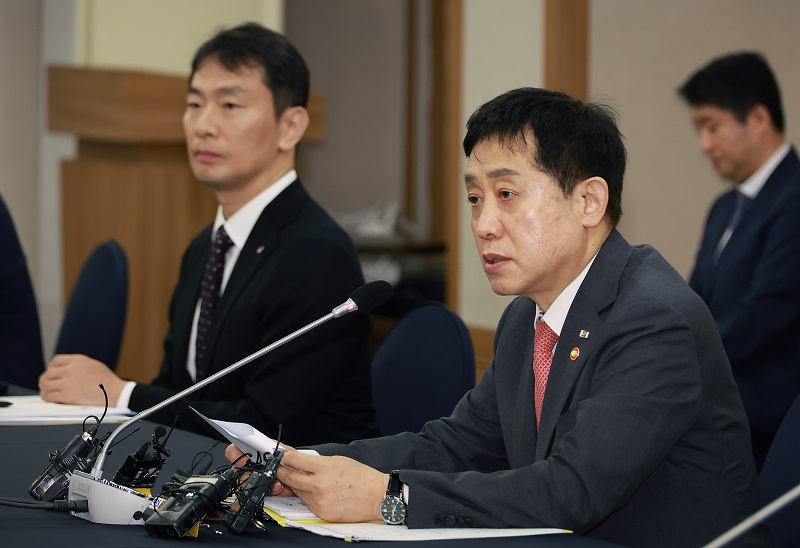 김주현 금융위원장이 6월 22일 오전 서울 중구 은행회관에서 금융감독원과 함께 개최한 금융협회장 간담회에서 금융회사 내부통제 제도개선 방안을 발표하고 있는 모습.(사진=금융위원회)