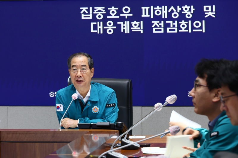 한덕수 국무총리가 10일 서울 종로구 정부서울청사에서 열린 호우 피해상황 점검회의를 주재하고 있다.(ⓒ뉴스1, 무단 전재-재배포 금지)