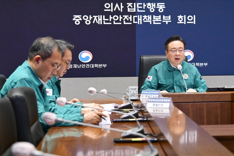 조규홍 보건복지부 장관이 18일 서울 종로구 정부서울청사에서 열린 의사 집단행동 중앙재난안전대책본부 회의에서 모두발언을 하고 있다.(ⓒ뉴스1, 무단 전재-재배포 금지)