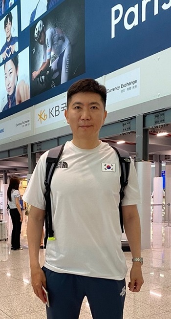 유승민 IOC 위원이 19일 프랑스로 떠나기 직전에 인천국제공항에서 찍은 사진.