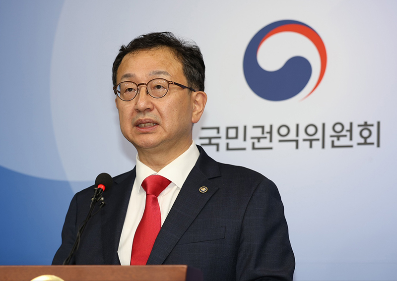 정승윤 국민권익위원회 부위원장이 청탁금지법상 음식물 제공 가액 한도를 현행 3만원에서 5만원으로 상향하도록 하는 건의안을 의결했다고 밝혔다. (ⓒ뉴스1, 무단 전재-재배포 금지)