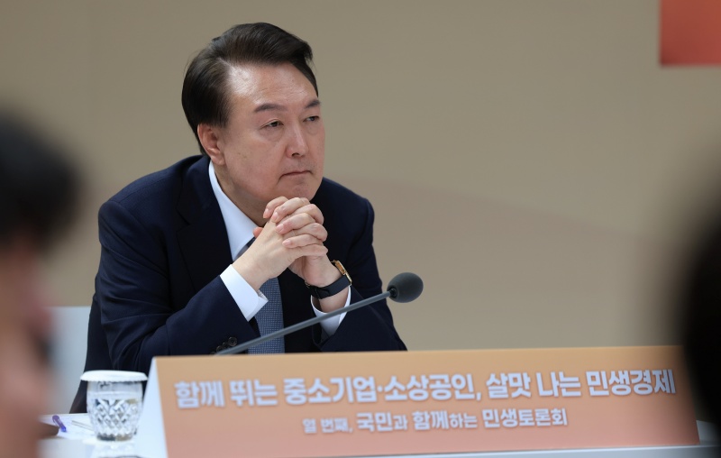 윤 대통령 “소상공인·자영업자, 이자·세금·공과금 부담 덜어드리겠다” #10차 민생토론(2.8)