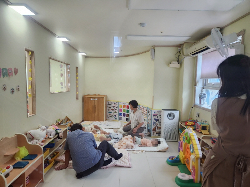 영유아학교 시범 운영기관으로 선정되면서 교사 추가 채용을 통해 교사 대 아동 비율이 달라졌다.