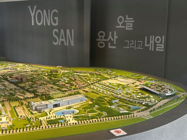 전시공간 내 용산공원 부지의 조감도.