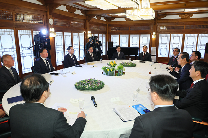 한덕수 대통령 권한대행 국무총리가 서울 종로구 삼청동 총리공관에서 열린 경제안보전략 TF 회의에서 발언을 하고 있다. 2025.4.1 (ⓒ뉴스1, 무단 전재-재배포 금지)