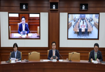 최상목 경제부총리 겸 기획재정부 장관이 2일 서울 종로구 정부서울청사에서 열린 경제관계장관회의에서 모두발언을 하고 있다. (ⓒ뉴스1, 무단 전재-재배포 금지)