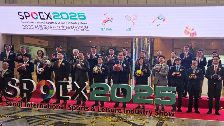 SPOEX 2025 개막식에 참석한 인사들의 기념 촬영