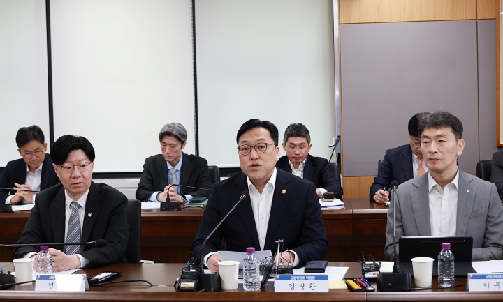 김병환 금융위원장이 7일 서울 종로구 정부서울청사에서 개최한 '금융상황 점검회의'에서 금융상황을 점검하고 있다. 2025.4.7 (ⓒ뉴스1, 무단 전재-재배포 금지)