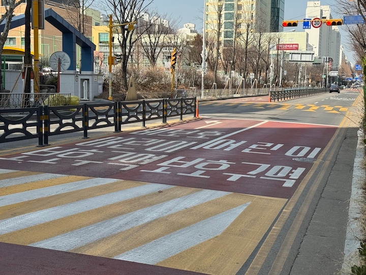 카메라가 없는 구간에서도 시속 30km를 지키는 것은 필수다. 나와 아이들, 미래 대한민국의 주인공을 위한 배려다.