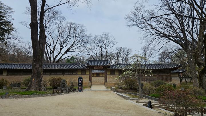 소박한 창덕궁 연경당 정문, 조선시대 연회가 열리던 이곳에서 '창덕궁 풍류'가 재현된다