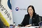 신영숙 여성가족부 장관 직무대행 차관이 24일 서울 종로구 정부서울청사에서 열린 제13차 여성폭력방지위원회 회의에서 모두발언을 하고 있다.(ⓒ뉴스1, 무단 전재-재배포 금지)