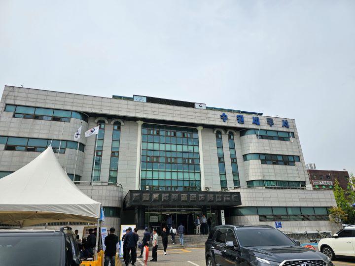 5월 세금 관련 각종 신고가 진행되는 달이다. 직접 세무서에 방문해 신고를 진행할 수도 있지만, 비대면 채널을 통한 신청이 훨씬 편리하다.